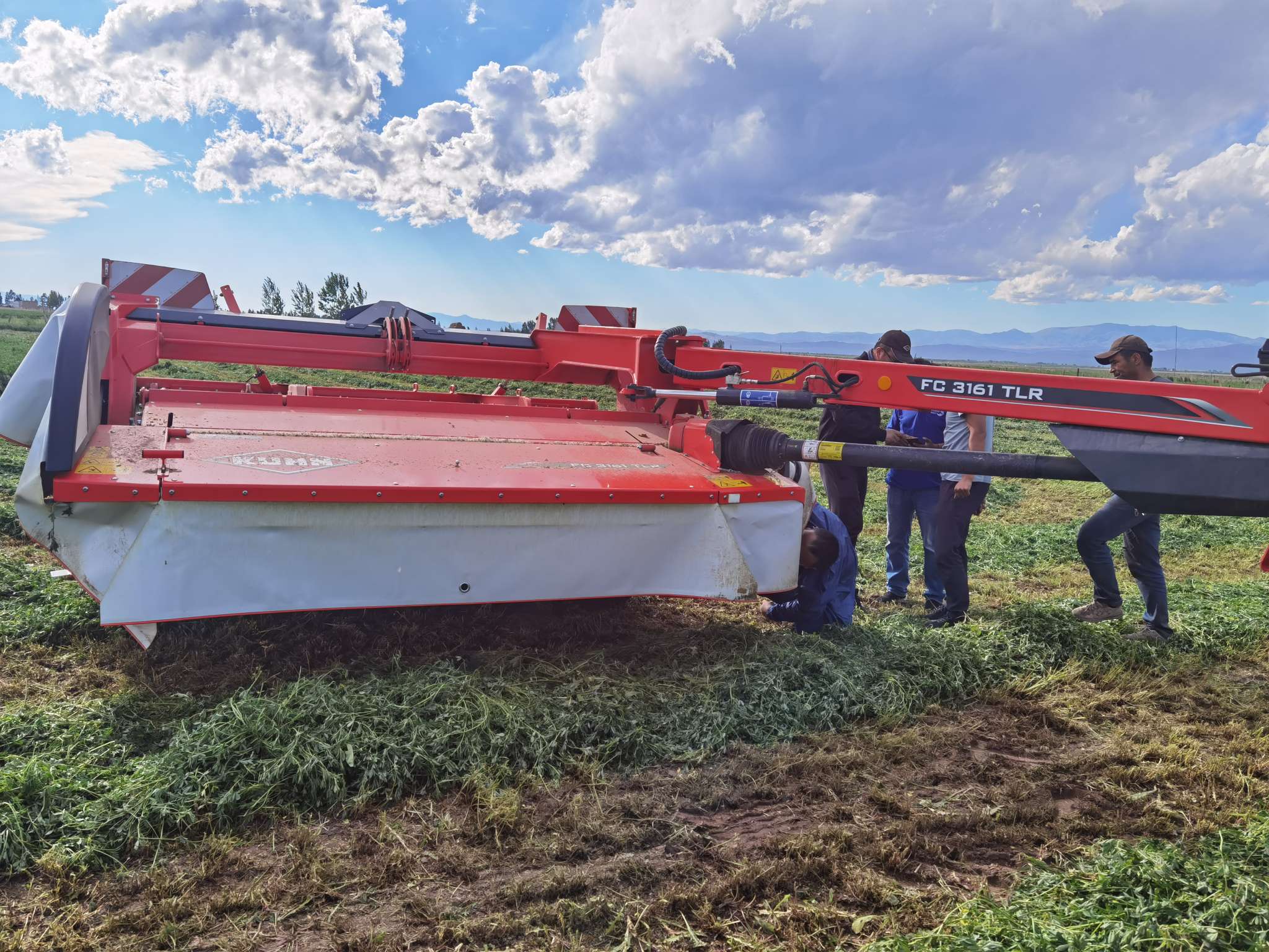 【直播】库恩fc3161tlr割草压扁机现场培训